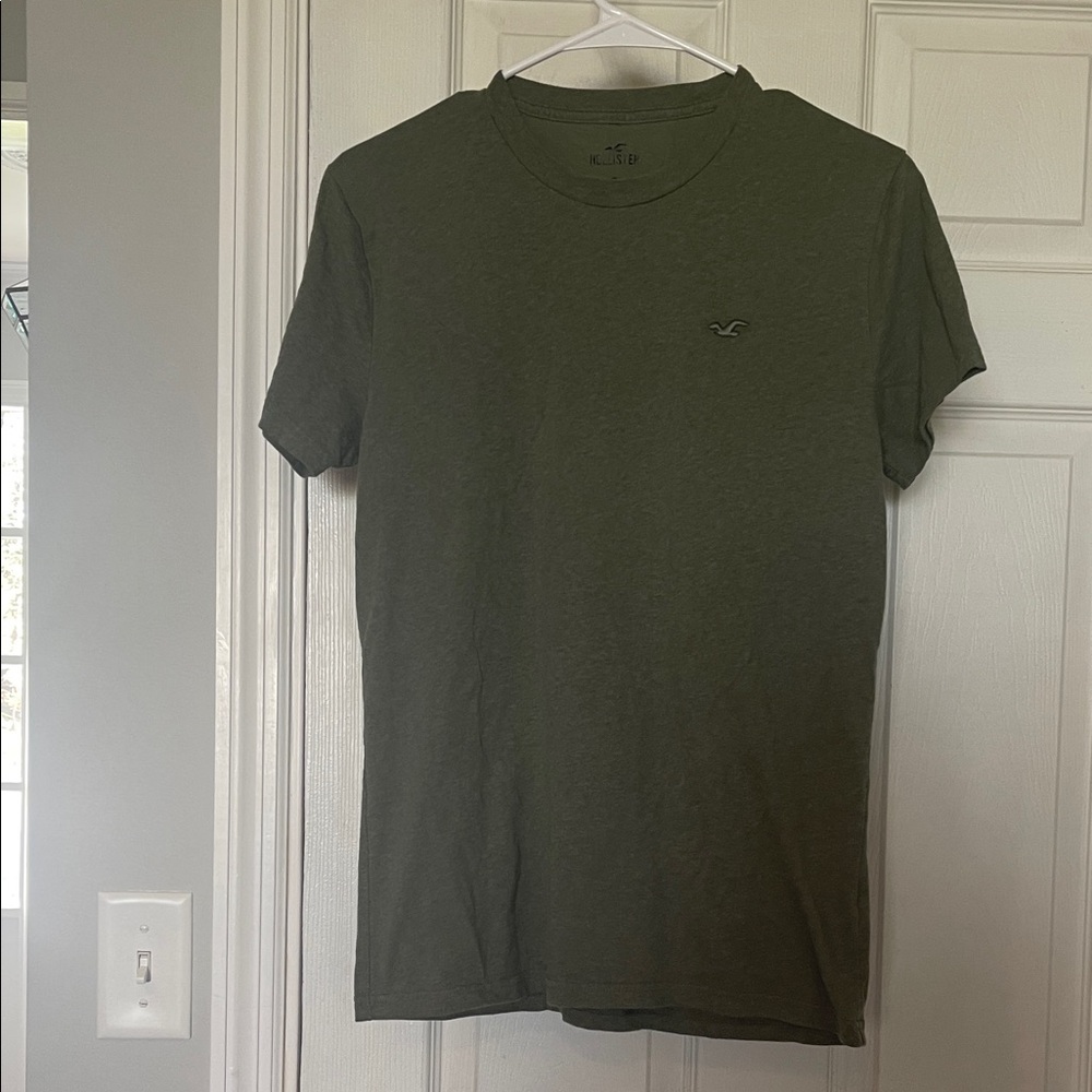 Hollister Men's Green Short Sleeve Tee